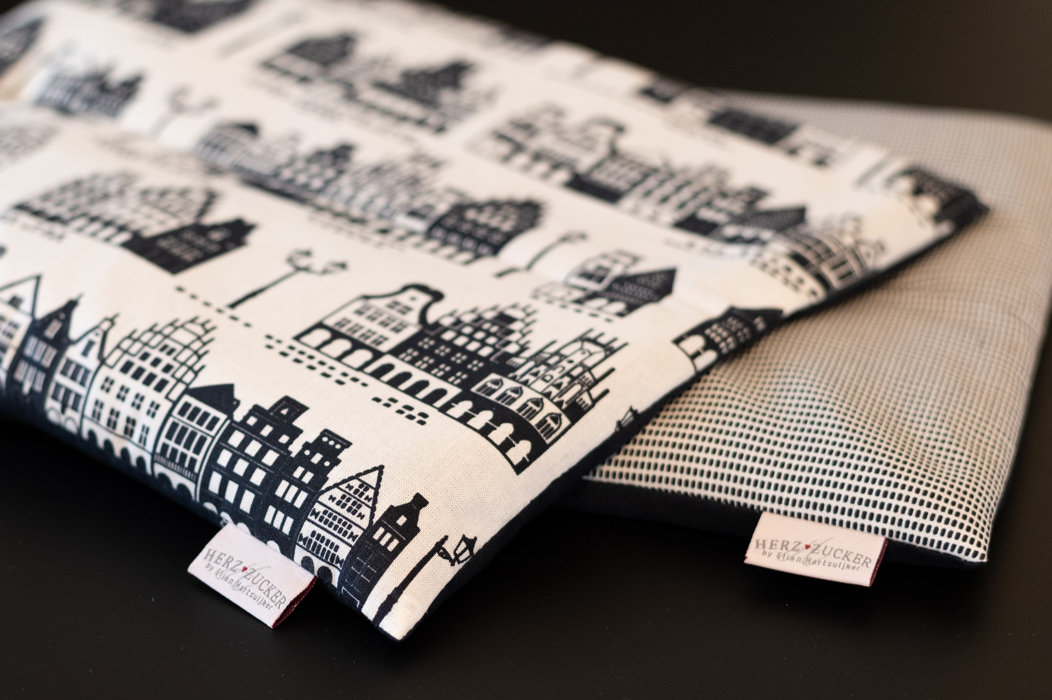 Lendenkissen mit Rapssamenfüllung-Black & White Kollektion