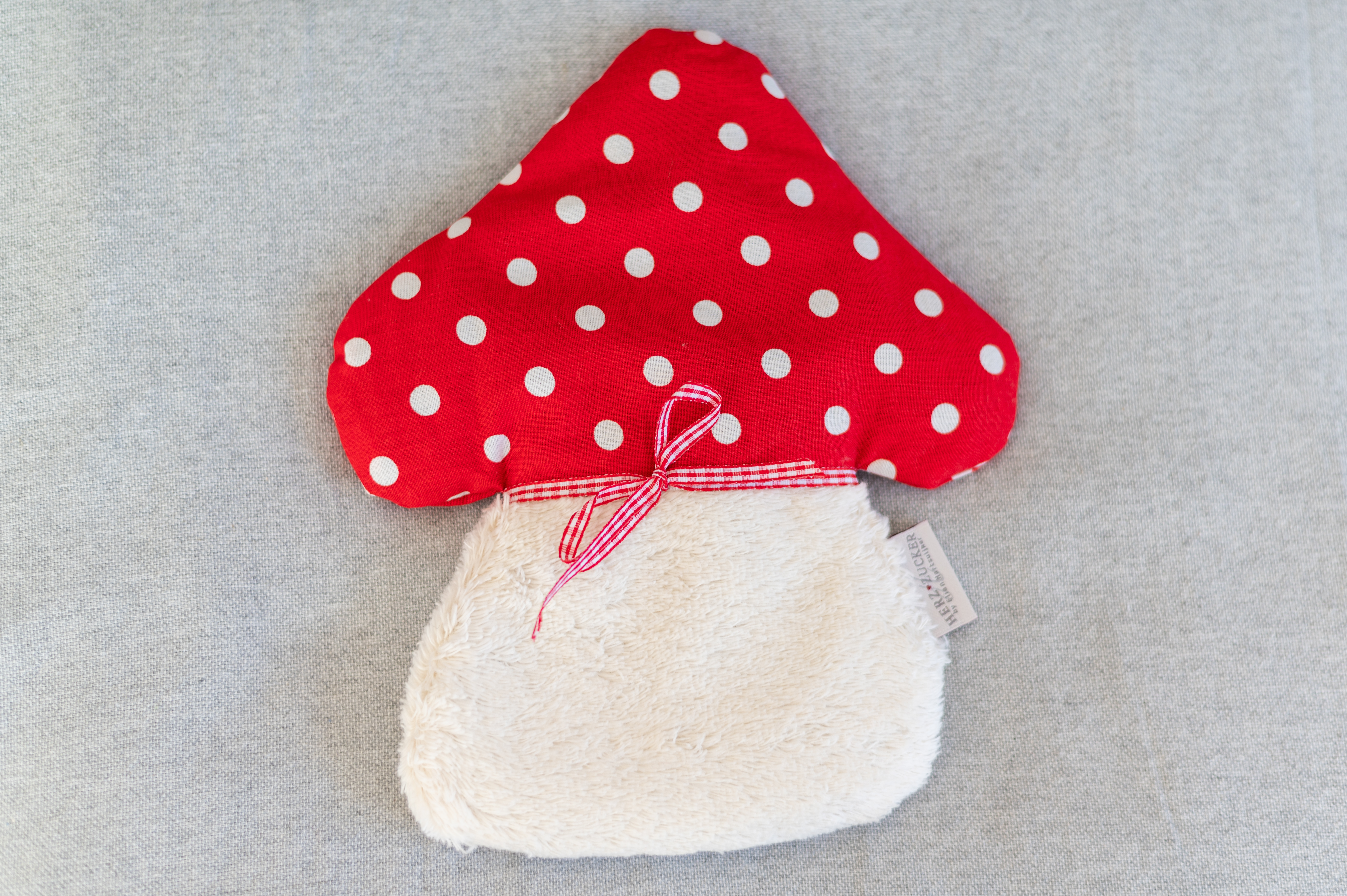 Kinderkissen Glückspilz mit Traubenkernfüllung - Bio Plüsch