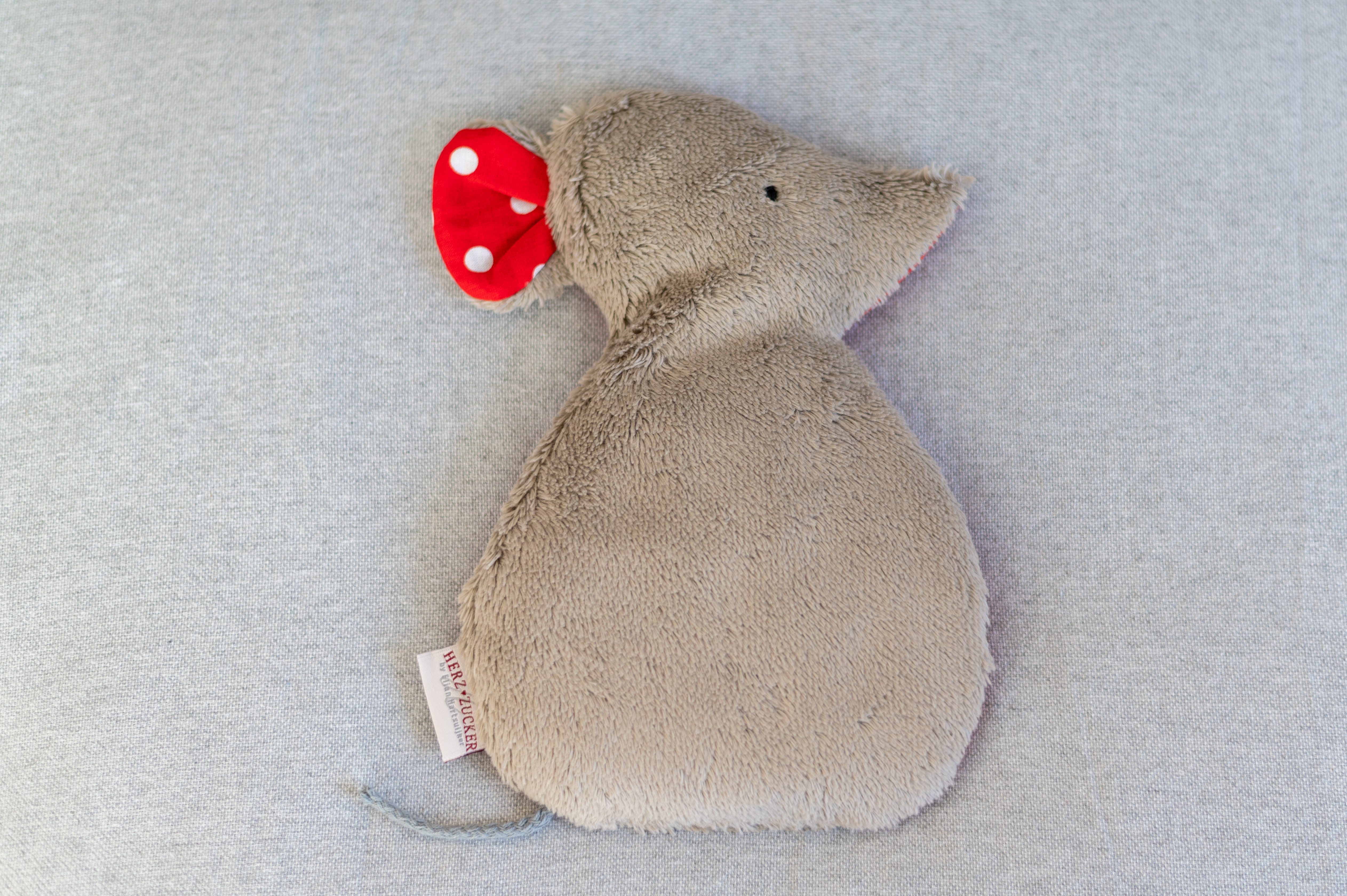 Kinderkissen Lina die Maus mit Traubenkernfüllung - Bio Plüsch